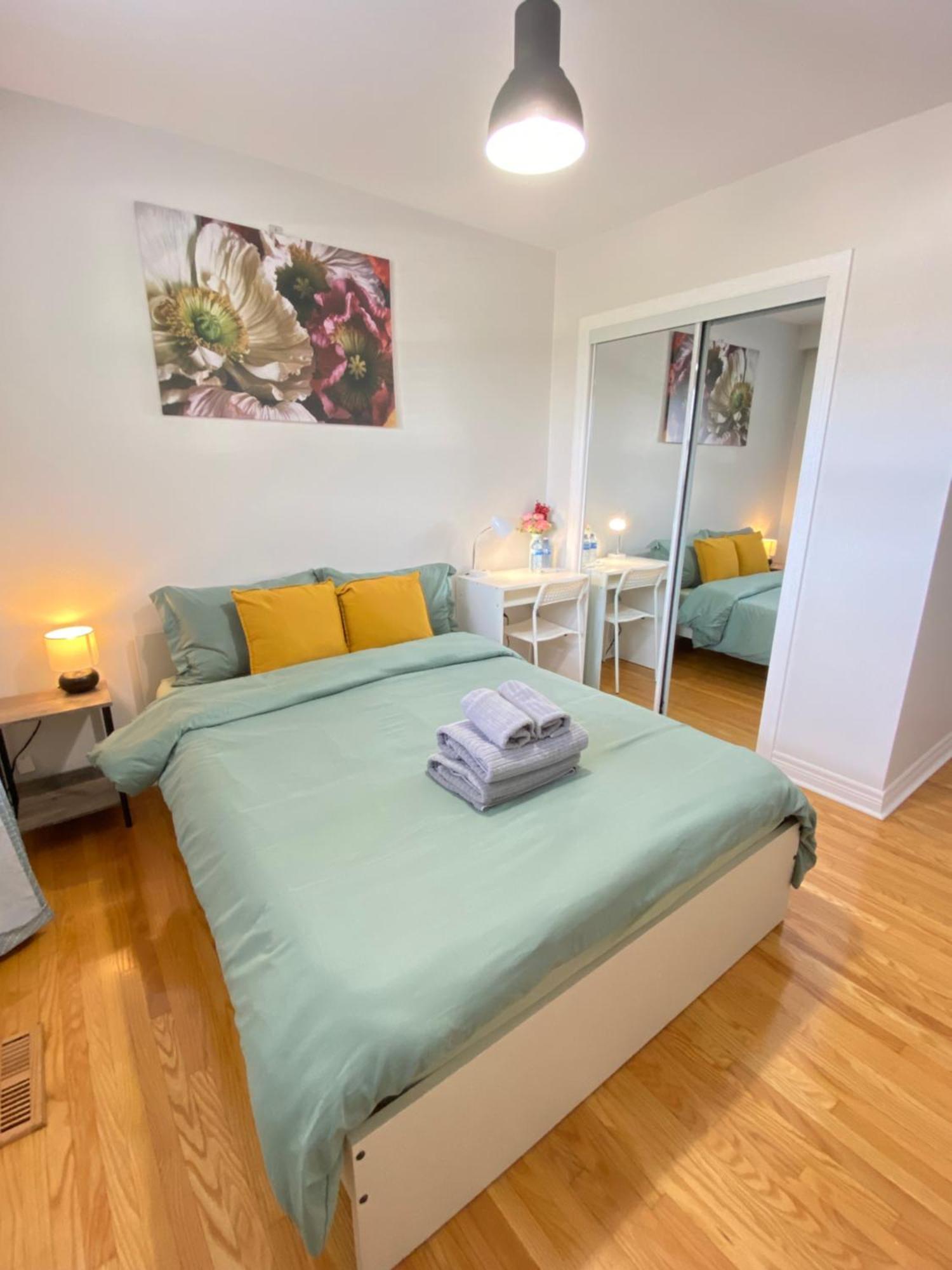 Sunny House - Main Floor, Free Parking, In Toronto Hotel Luaran gambar