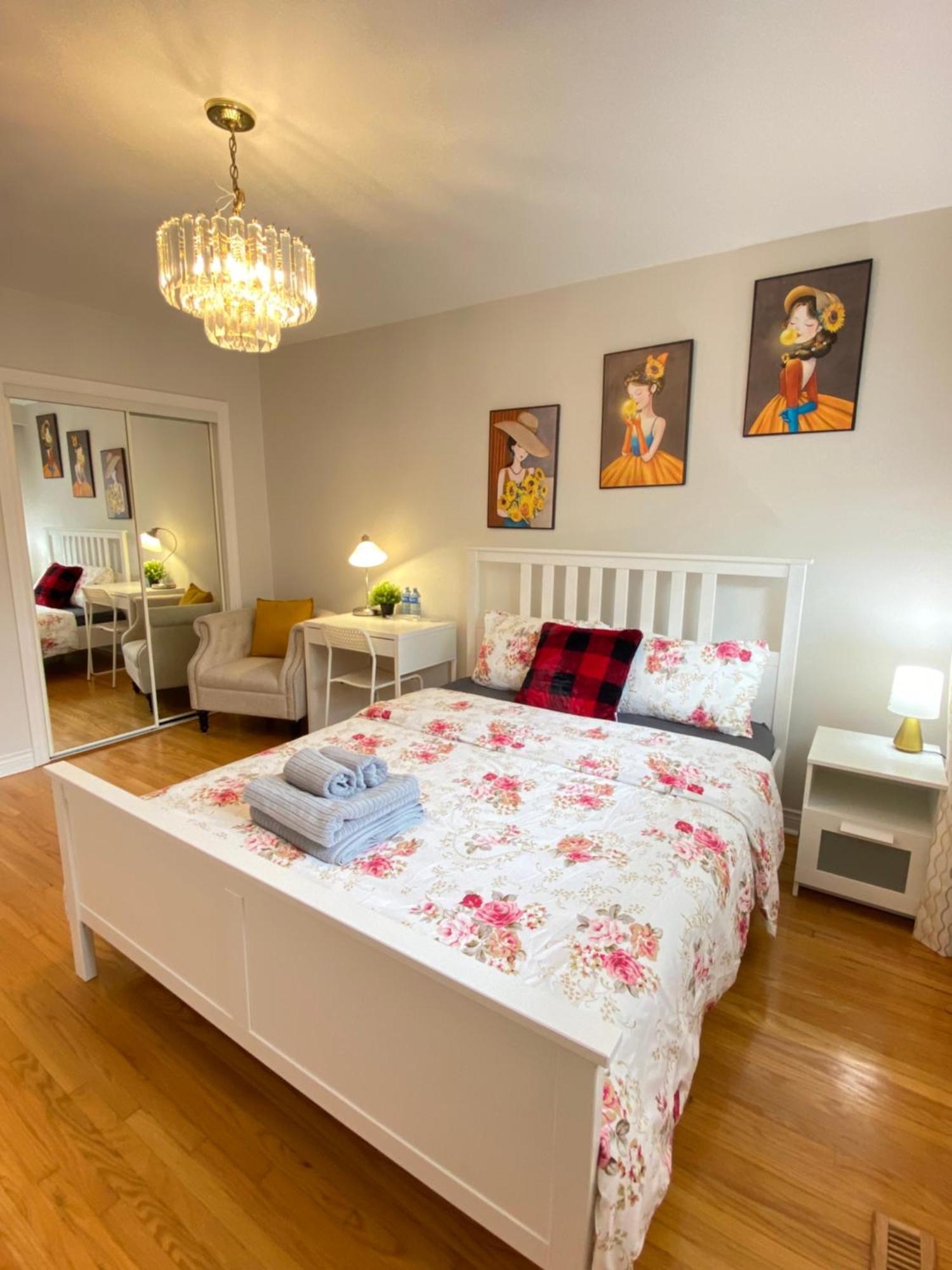 Sunny House - Main Floor, Free Parking, In Toronto Hotel Luaran gambar