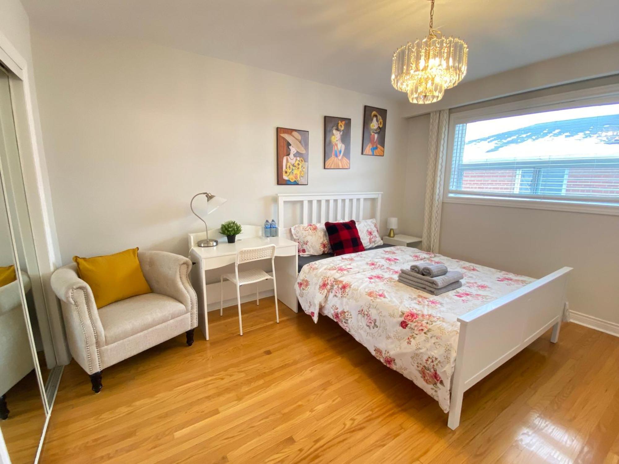 Sunny House - Main Floor, Free Parking, In Toronto Hotel Luaran gambar