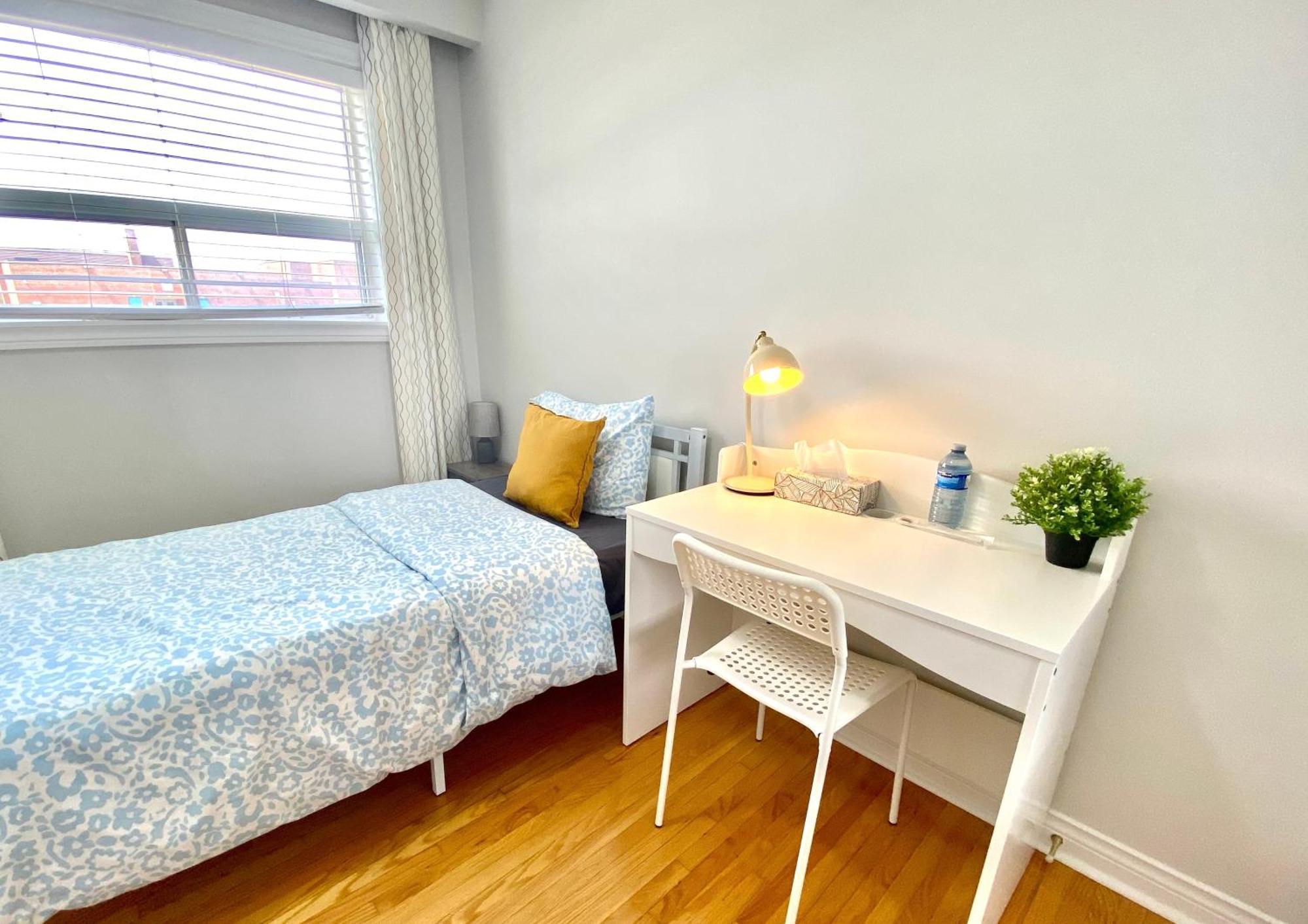 Sunny House - Main Floor, Free Parking, In Toronto Hotel Luaran gambar